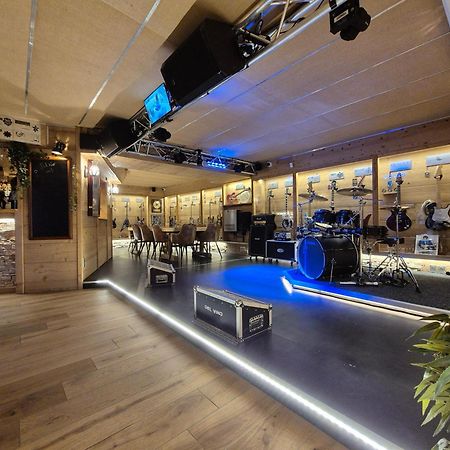 Del Vino Bar A Vin & Guitares Appartement Sauna Terrasse Garage Orchamps-Vennes Exterior photo