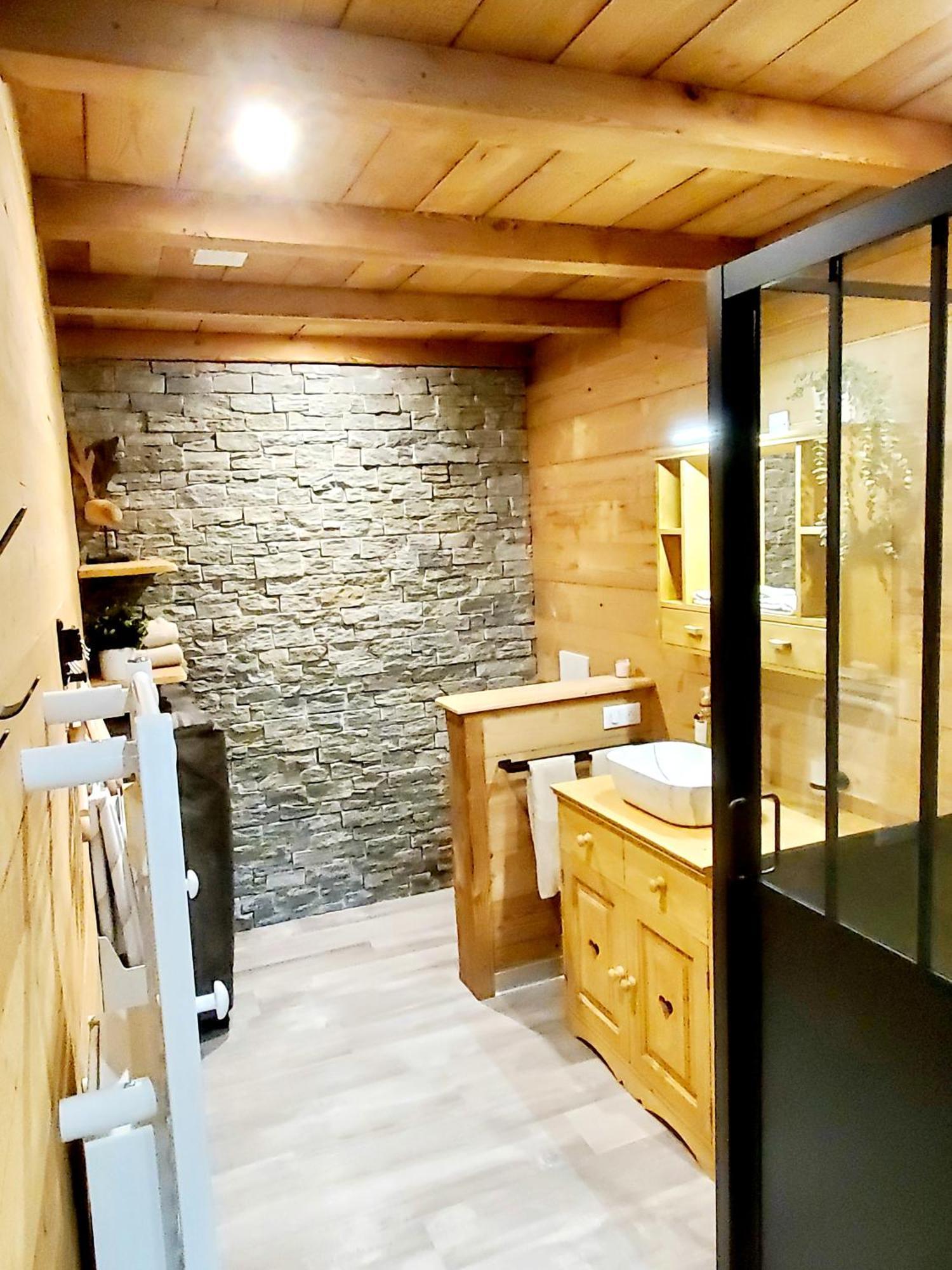 Del Vino Bar A Vin & Guitares Appartement Sauna Terrasse Garage Orchamps-Vennes Exterior photo