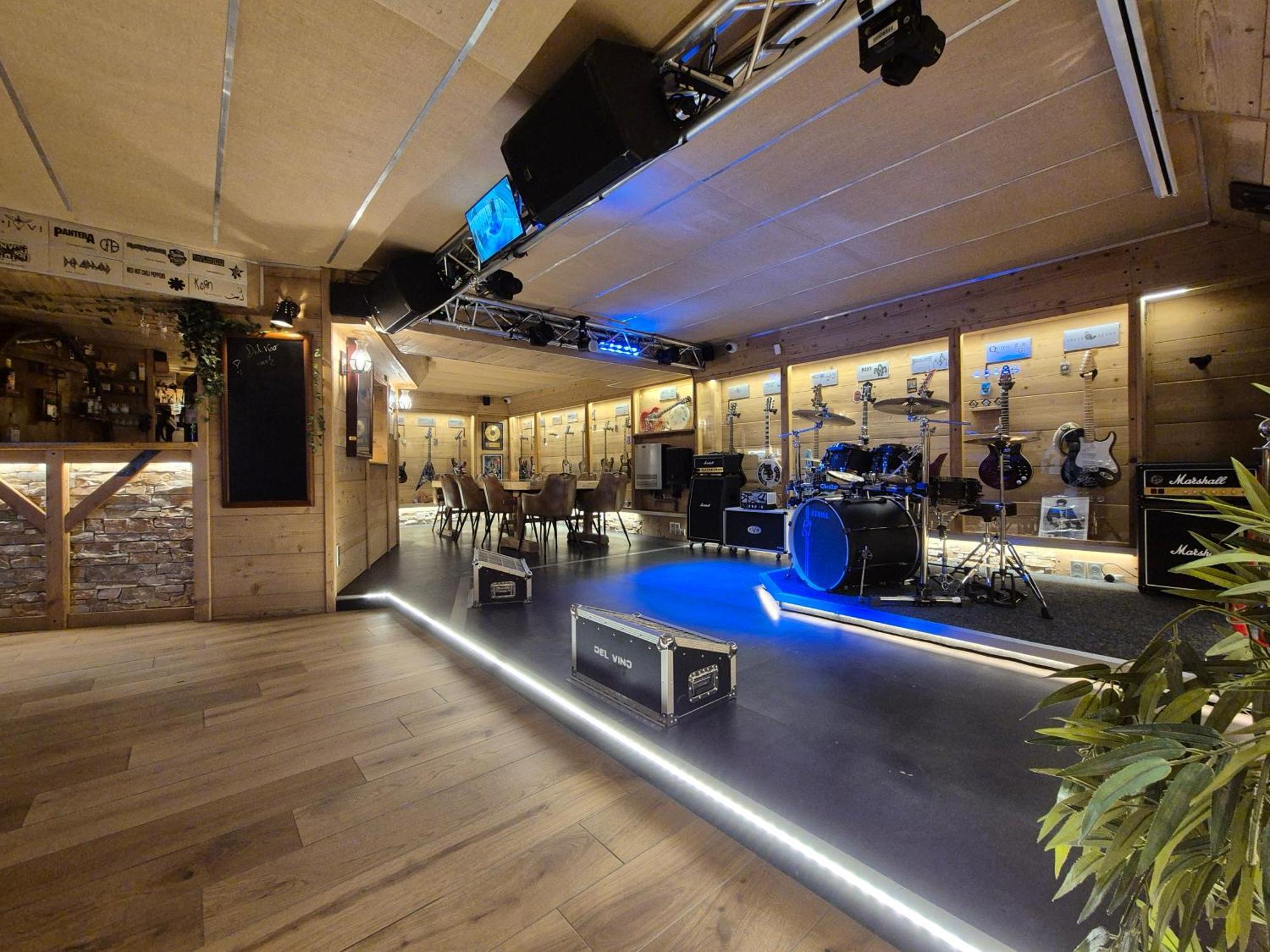 Del Vino Bar A Vin & Guitares Appartement Sauna Terrasse Garage Orchamps-Vennes Exterior photo