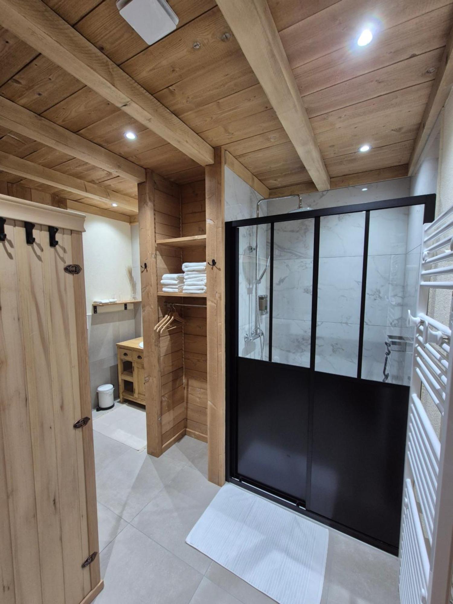 Del Vino Bar A Vin & Guitares Appartement Sauna Terrasse Garage Orchamps-Vennes Exterior photo
